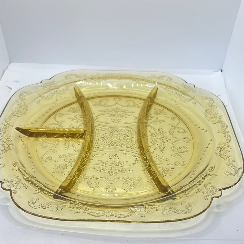 Federal Glass "Madrid" Amber/Yellow Depression Glass divided dish